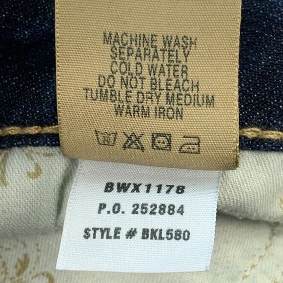 BKE Capri Jeans sz 28 Dark Wash Factory Fading Distressing 22" inseam - Picture 9 of 9